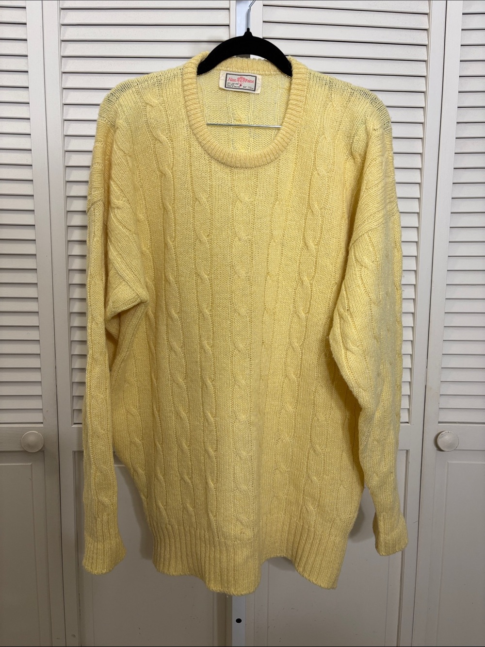 Vintage Alan Paine Classic Cable Crewneck Sweater in Pale Yellow Large